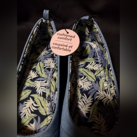 NWT - Cushioned comfort - Blue slip-ons - Size 9 - Picture 2 of 5
